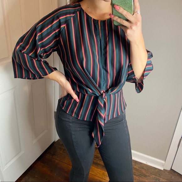 Tops - ✨4/$20✨ Striped blouse M